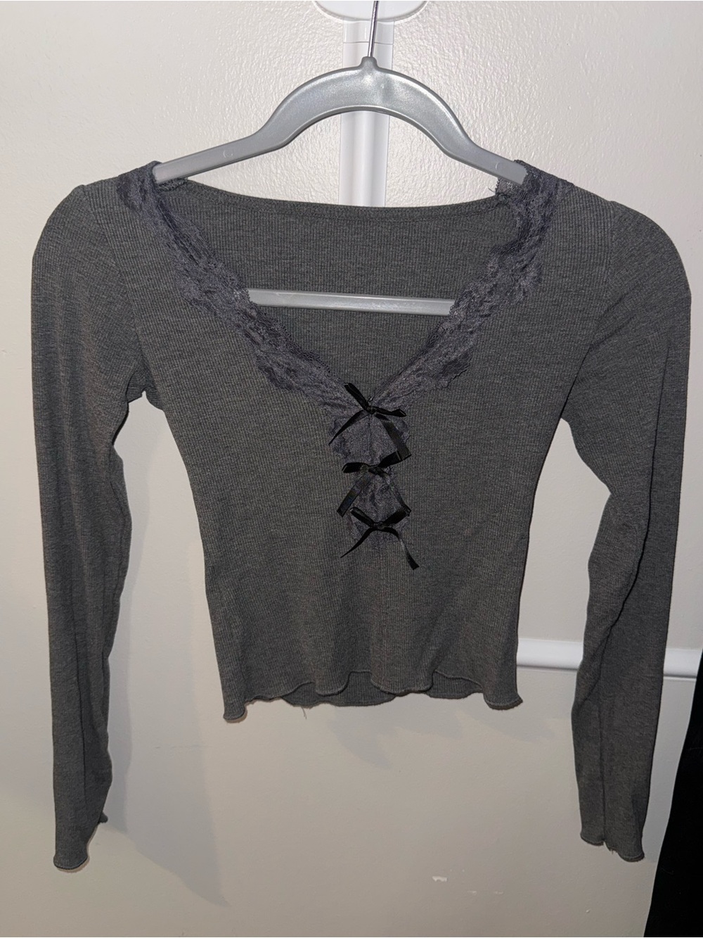 Women’s Lace-Trim Long Sleeve Top in Charcoal Gray